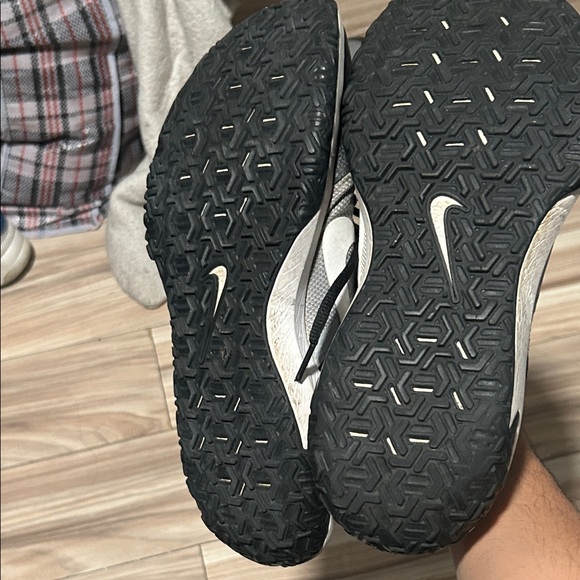 Nike Black and Gray Running Sneakers - Picture 3 of 7